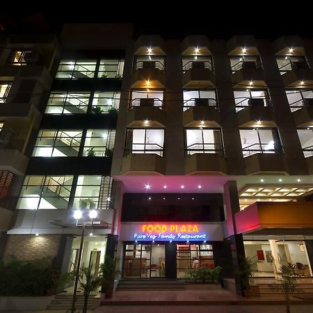 Hotel New Holiday Plaza Насик Экстерьер фото