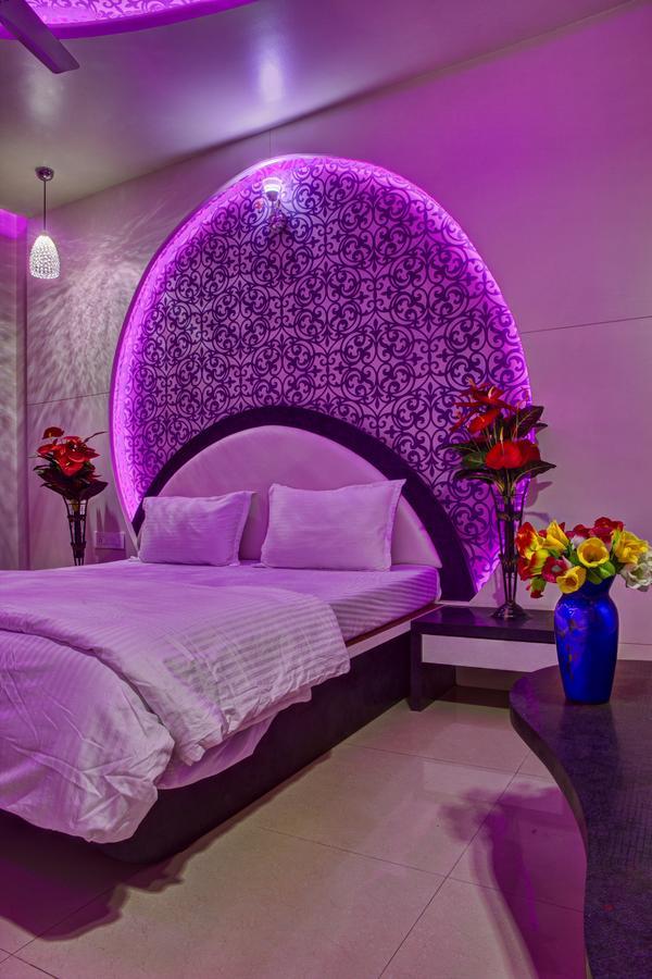 Hotel New Holiday Plaza Насик Экстерьер фото